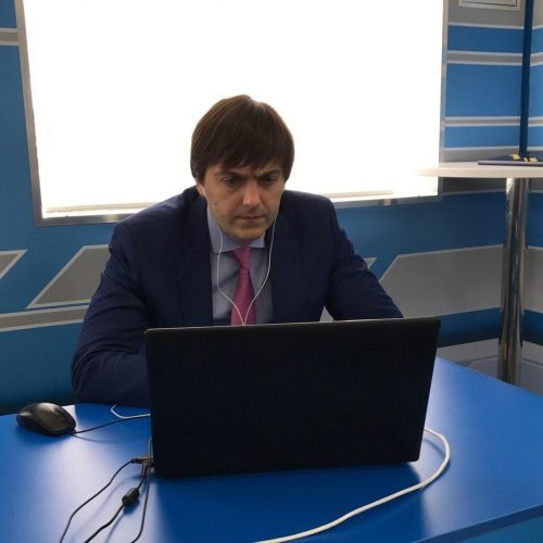 Глава Рособрнадзора в день ЕГЭ по литературе и физике поработал онлайн-наблюдателем